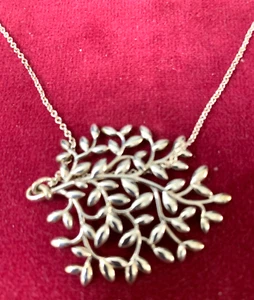 NWB Tiffany Co. Paloma Picasso Sterling Silver Olive Leaf Vine Pendant Necklace - Picture 1 of 7