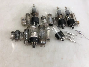 Lote de 22 tubos de radio Telefunken Siemens Philips entre otros Válvula - Imagen 1 de 9