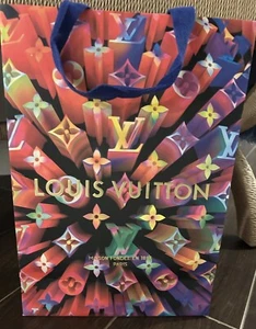 New Louis Vuitton New Christmas holiday Paper Gift bag Medium - Picture 1 of 3