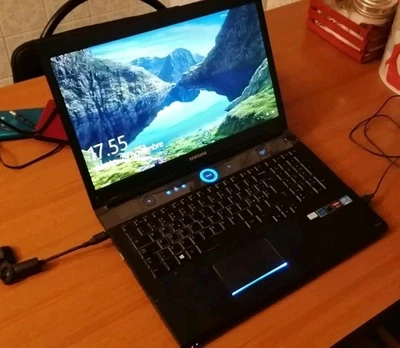 Samsung GAMING NP700G7C 17.3"Full HD Intel Core™ i7 16 GB DDR3-SDRAM 1TB HDD+SSD - Immagine 1 di 4