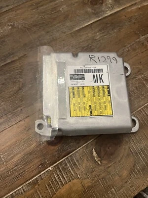 UNIDAD MÓDULO CONTROL TOYOTA 4RUNNER SRS (P) PN: 89170-35480 Foto 1 de 3