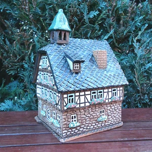 Keramik Teelichthaus *Fachwerkhaus mit Türmchen* Duftölhaus (Esse) Lichterhaus - Bild 1 von 5