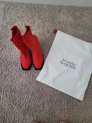 $1990 Alexander McQueen Women Red Boots Shoes Sz 39.5 - Image 1 of 4