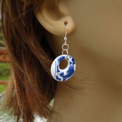 Pendientes de porcelana china de la dinastía Ming de imitación - pequeños azules y blancos Foto 1 de 4