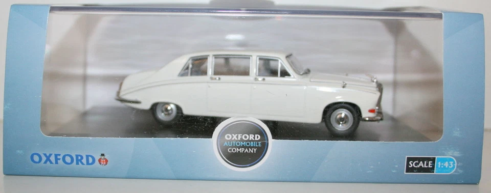 OXFORD 1/43 DS001 DAIMLER DS420 OLD ENGLISH WHITE - Photo 1/1