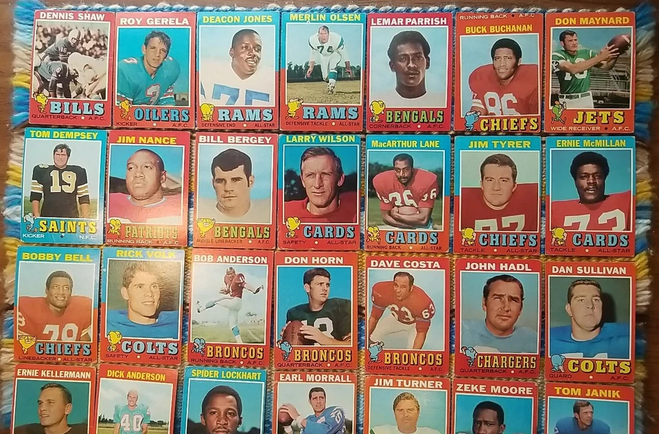 Lote de 50 tarjetas de fútbol americano Topps 1971 con estrellas, corte, novatos juego de inicio vintage Foto 1 de 4