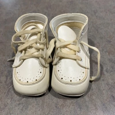 Zapatos de bebé vintage de cuero blanco zapatillas niño muñeca años 60 Foto 1 de 4