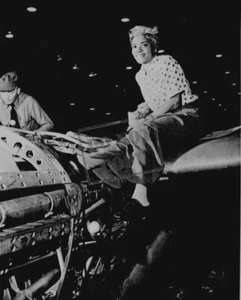 Riveter World War 2 WWII 8 x 12 Photo Picture - Picture 1 of 1