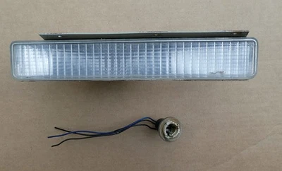 80 81 82 83 84 85 86 87 OLDSMOBILE CUTLASS SUPREME 4 d Turn Signal Lamp Light RH - Image 1 of 4