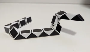 Vintage Rubiks Twist 1980s Magic Snake Puzzle Plastic Toy, Black and White - Picture 1 of 2