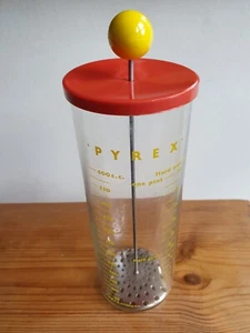 VINTAGE PYREX GLASS MIXER WHISK MEASURE KITCHENALIA - Picture 1 of 5