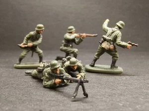 handpainted 1/72 WWII German Machine Gun Combat Team Soliders Model # - Picture 1 of 5