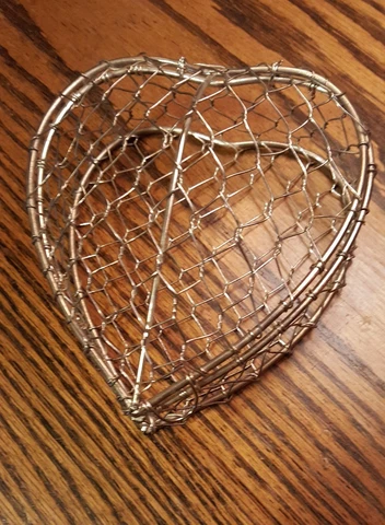 Heart Shaped Basket Woven Thin Metal Wire Hinged Lid Open Valentines Day Love Cover
