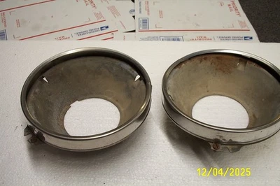 1963 CHEVROLET IMPALA HEADLAMP LH HOUSINGS & RINGS  vintage original buckets gm Foto 1 de 4
