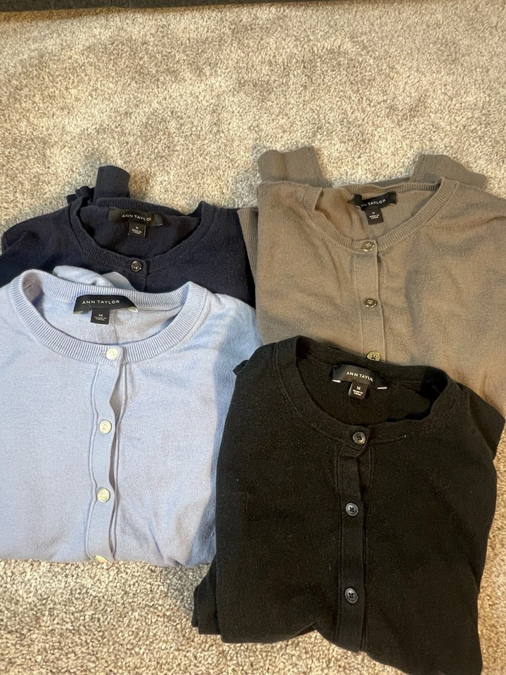 Лот из 4 кардиганов с длинным рукавом Ann Taylor размер средний коричневый, черный, светлый/темный синий - Изображение 1 из 4