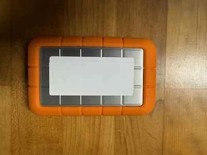 LaCie RUFWU3B Rugged 1 x USB, 2 x FireWire, Portable External Hard Drive 1tb - Bild 1 von 3