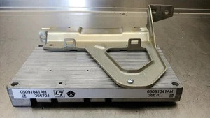 Amplificador de altavoz de radio Dodge Challenger 2012-2014 OEM Logic 7 05091044AD - Imagen 1 de 4