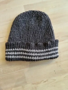 Unisex Grey And White Knitted Beanie Hat - Picture 1 of 1