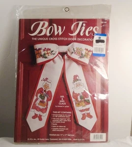 Mr. & Mrs. Weihnachtsmann Fliege Unikat Kreuzstich Weihnachten Türdeko  - Bild 1 von 2