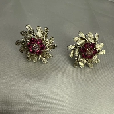 Pendientes vintage de diamantes de imitación firmados Coro rosa atornillados Foto 1 de 4