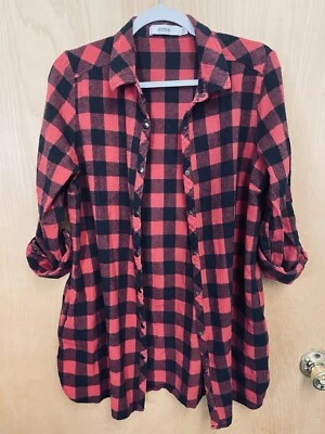 Franela para mujer JustFab talla XL rojo búfalo a cuadros abotonada Foto 1 de 4