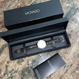 Movado Circa Edelstahl weißes Zifferblatt schwarz Krokodil geprägtes Lederuhr - Bild 1 von 10