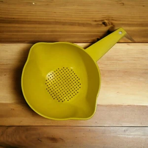 Vintage TUPPERWARE Colander Strainer 1 Quart Yellow Double Spouts Handle #1200-7 - Picture 1 of 3