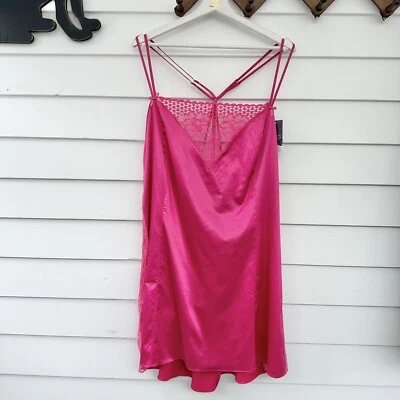 Cacique Rosa Satén y Encaje Chemise Slip NUEVO Talla 22/24 Correas Jaula Entrecruzadas $53 Foto 1 de 4