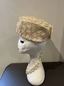 Vintage 1980’s cream soft pillbox hat with bow detail at the back - Picture 1 of 8