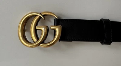 Cinturón de cuero para mujer GUCCI negro/dorado. Talla 10 en cintura natural - Imagen 1 de 4