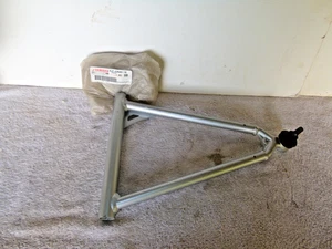 Brazo A superior delantero izquierdo Yamaha Raptor 660R YFM 660R plateado nuevo OEM# 5LP-23540-10 - Imagen 1 de 5