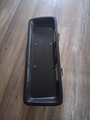 Заводская отделка номерного знака задней двери для Jeep Grand Cherokee 1993-1998 годов выпуска от оригинального производителя 1998 года - Изображение 1 из 4