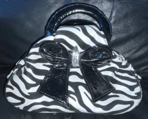 DAMEN SCHWARZ UND WEISS ZEBRA STREIFEN DESIGN HANDTASCHE 10 x 7 x 6 ZOLL MARKENLOS - Bild 1 von 5