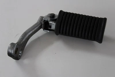 Fahrerfußraste Suzuki GN125 Typ NF41A 94-99 Fußrastenträger Raste Träger re - Bild 1 von 2
