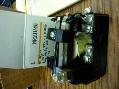 COOPER ARROW HART MR21U40 3P 2 OPEN 1 CLOSED COIL VOLTS 220V 50/60HZ - Image 1 of 2