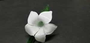 ART GLASS WHITE LILY ONE LEAF LONG STEM GLASS FLOWER 18"-19" - Picture 1 of 8