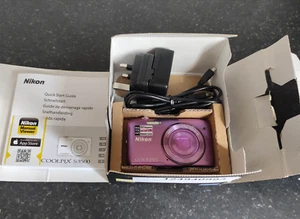 Nikon Coolpix S3500 20,1 megapixel fotocamera digitale - ROSA - CON SCATOLA + SCHEDA SD 16 GB - Foto 1 di 11