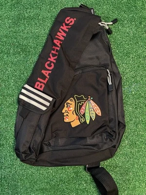Mochila Chicago Blackhawks Sling NHL Multi-Compartimento Preta Bolsa Acolchoada Excelente Estado Usado - Imagem 1 de 4