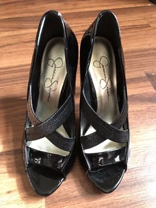 Jessica Simson schwarzer Lackleder Stiletto hoher Absatz offene Peeptoe Schuh Größe 6B - Bild 1 von 4