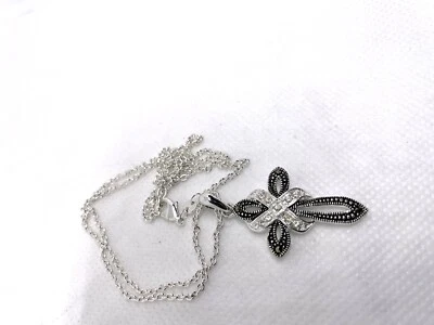 Collar Colgante Cruz Infinita Tono Plata Cristal y Marcasita Foto 1 de 4