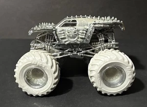 2017 Hot Wheels Loose 25° Anniversario Monster Jam Silver Collezione Max-D - Foto 1 di 7