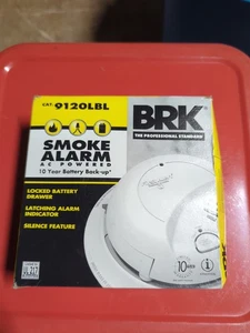 Erster Alarm Rauchmelder Wechselstrom Batterie Backup Einzeltaste weiß USA Verkäufer - Bild 1 von 2