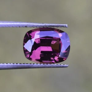 Spinello viola rosato 2,46 ct naturale non trattato VVS purezza pietra preziosa dello Sri Lanka - Foto 1 di 6