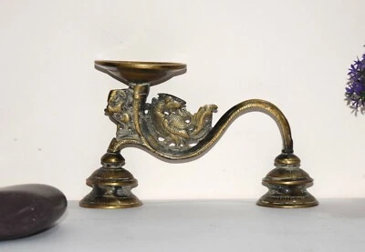 Antiguo soporte de lámpara de aceite de pavo real Yali de latón Kirtimukha soporte de vela festivo EK961 Foto 1 de 4