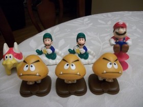 Vintage 1989 NES Nintendo Super Mario Bros Goomba 2" Figurine  Pop-Up Flip Toy
