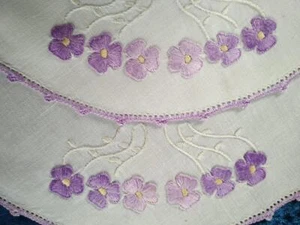 2 x Purple Pansy Flowers Vintage Hand Embroidered centrepieces - Picture 1 of 4