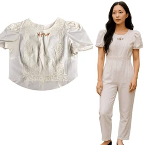 Vintage Retro 70er Handarbeit weißer Jumpsuit mit Spitzenlatz & Rosen Blumenakzenten - Bild 1 von 6