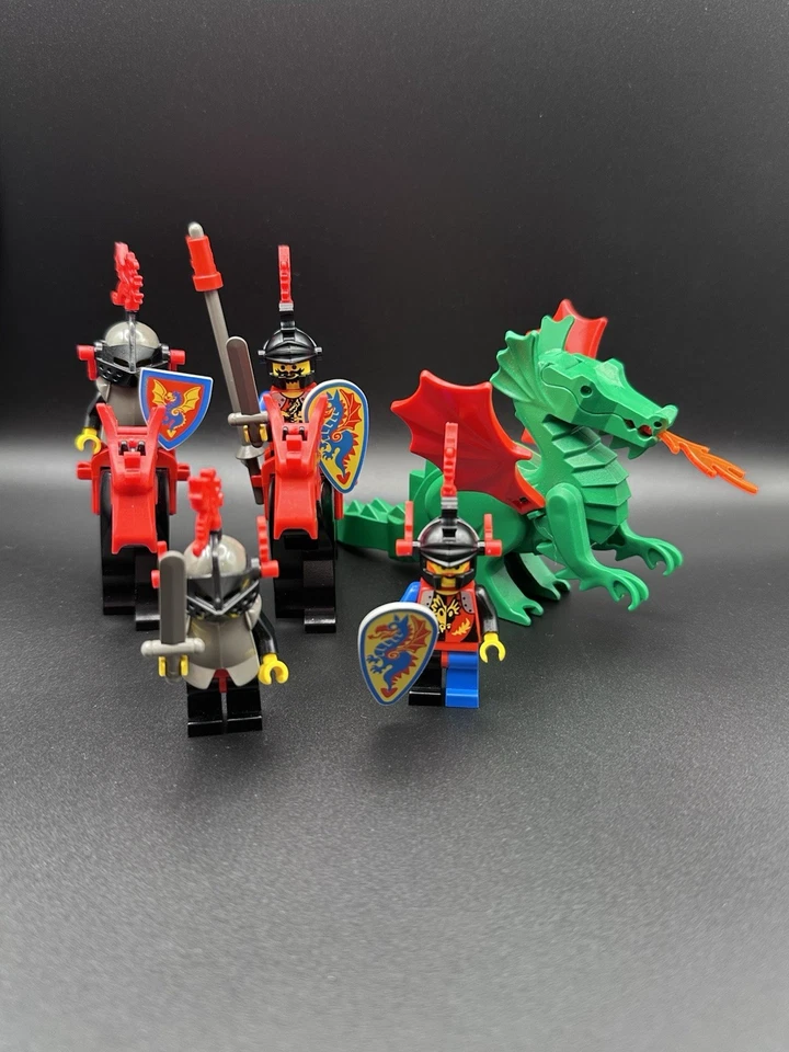 LEGO Castillo Caballeros Dragón Lote - Dragón/Caballos/Minifiguras/Armas/Escudo Foto 1 de 1