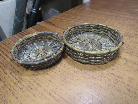 2 small woven brass baskets Cover