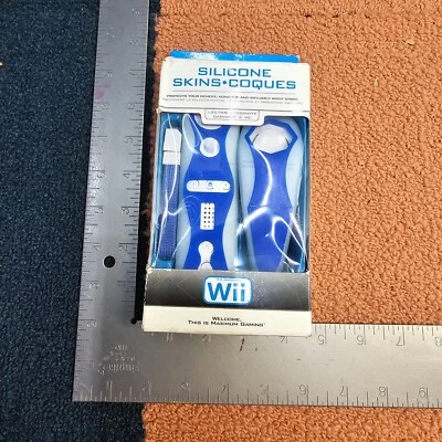 Nintendo Wii Intec Remote White Blue Jacket Skin Silicone Wiimote Cover W8a - Image 1 of 4